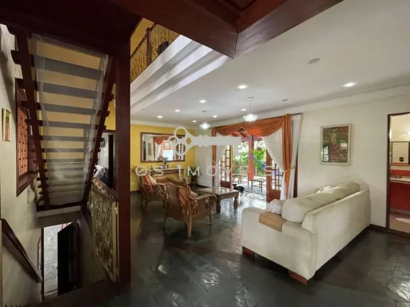 Imagem Linda casa com 06 quartos (1 suíte) , piscina, gourmet no "Granja Viana II"