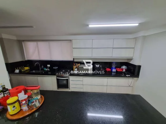 Imagem PITANGUEIRAS- BELÍSSIMO APARTAMENTO TOTALMENTE REFORMADO E DECORADO, 02 VAGAS DE GARAGEM NO PRÉDIO, MARAVILHOSA ÁREA DE LAZER .