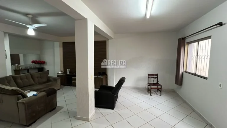 Imagem Casa de 5 dormitórios à venda no bairro Mercês, Uberaba