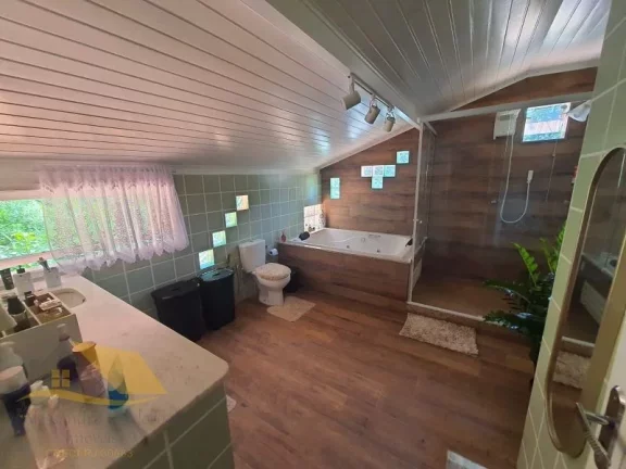 Imagem Vendo Linda Chácara com 40 Mil Mts² Próximo ao centro de Friburgo