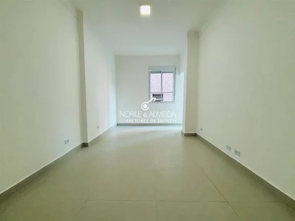 Imagem Prédio frente à orla. Apartamento finamente reformado.