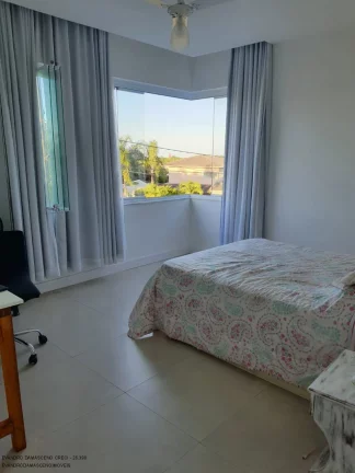 Imagem Casa em Condomínio com 3 suítes e 2 vagas de garagem em Vila de Abrantes, Camaçari-BA: confira!