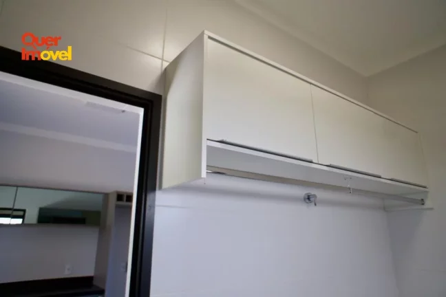 Imagem Casa de Luxo em Condomínio à Venda em Ribeirão Preto-SP no Bairro Bonfim Paulista: 3 Quartos, 3 Suítes, 1 Sala, 4 Banheiros, 4 Vagas, 180m².