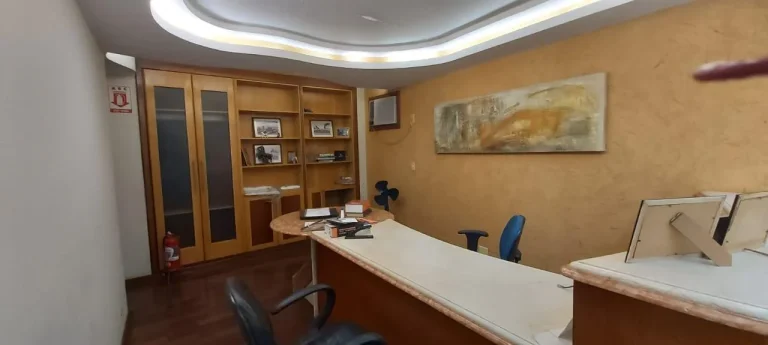 Imagem Excelente imóvel comercial com 3 vagas de recuo , 6 salas sendo com moveis embutidos de excelente q...