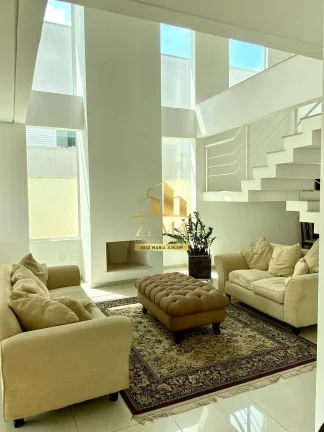 Imagem Sobrado Amplo, 04 Sts, excelente configuração e acabamentos, vila oliveira.