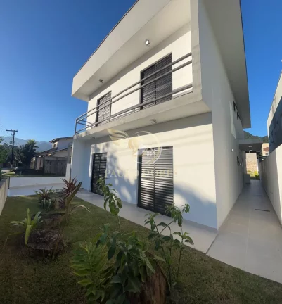 Imagem Belíssima Casa Recém Construída em Condomínio Fechado UBATUBA-SP