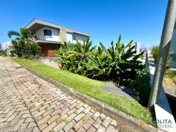 Terreno à Venda em condomínio de alto padrão no Estreito em Florianópolis/SC.