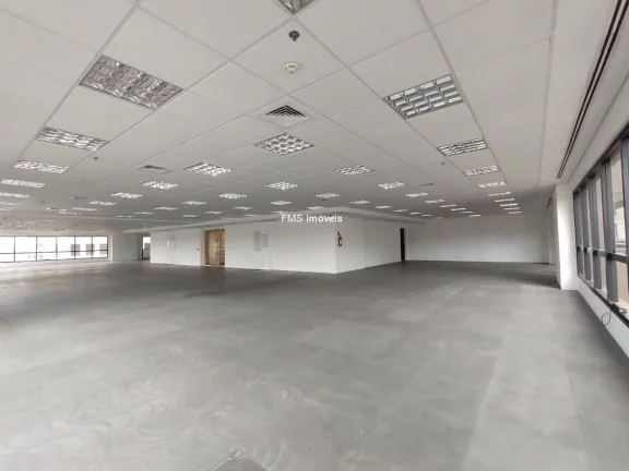 Imagem Conjunto comercial com 677m² para locação em Alphaville.