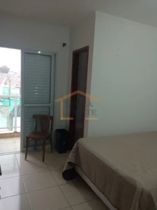 Imagem Sobrado espaçoso com 3 dormitórios, sendo 1 suíte confortável, e 2 vagas de garagem. 
Com 125m²...