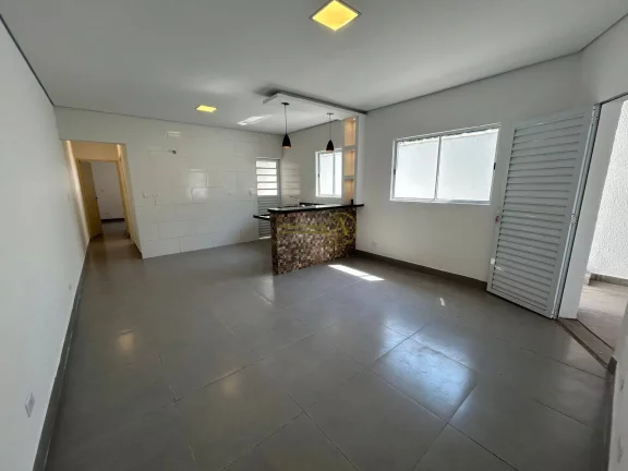 Imagem Casa à venda com 3 suítes em bairro seguro, a poucos passos da delegacia