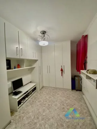 Imagem SANTO ANDRÉ Casa 200 metros, total de 5 dormitórios, Edícula, 2 vagas com excelente localização e valor !!!