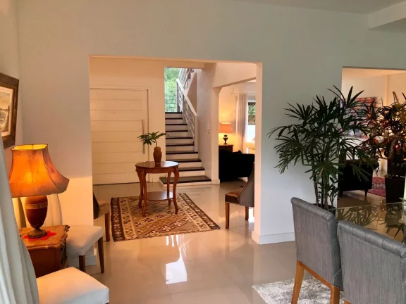 Imagem Luxuosa Casa de Alto Padrão no Jardim Panorâmico, Garopaba-SC: Conforto e Sofisticação!