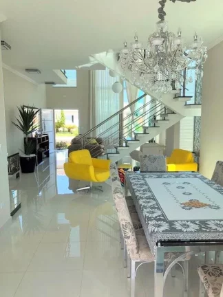 Imagem BELISSIMO SOBRADO EM CONDOMINIO FECHADO COM 5 SUITES
