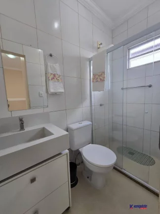 Imagem VENDO CASA 5/4 SENDO TRÊS COM SUITE