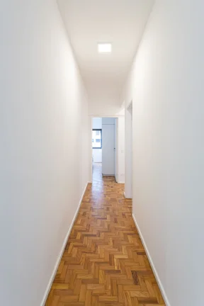 Imagem Apartamento 187M² Reformado, 3Q, 1 Suíte, 2 Banheiros, 2 Vagas, Lavabo, Sol da Manhã, Portaria 24h, Academia, Salão de Festas.