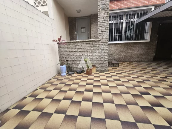 Imagem Raridade em Santos - Sobrado na quadra da praia do Embaré!