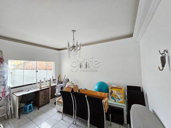 Imagem # Casa dos Seus Sonhos à Venda no Bairro Montese ### Descrição do Imóvel Apresentamos uma casa e...