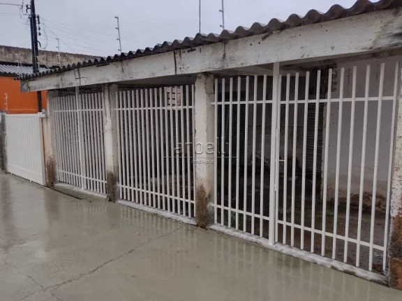 Imagem Casa térrea com 195 metros quadrados de área total, 3 quartos, ampla sala, cozinha, área de servi...