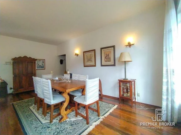 Imagem Casa com 4 dormitórios à venda, 330 m² por R$ 950.000,00 - Albuquerque - Teresópolis/RJ