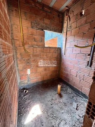 Imagem Casa padrão semiacabada à venda no bairro Lourdes em Uberaba