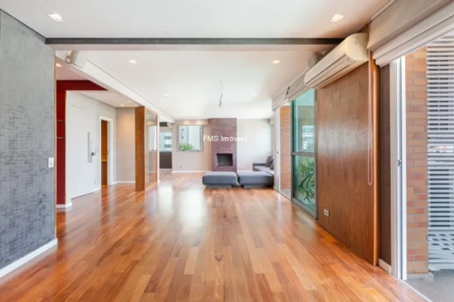 Imagem Imperdível apartamento à venda em Moema, São Paulo-SP: 3 quartos, 3 suítes, 2 salas, 4 vagas de garagem e 225m² de área!
