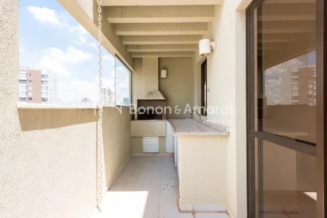 Imagem Com 81 m², o imóvel possui dois pavimentos: No pavimento inferior contém sala para dois ambientes...
