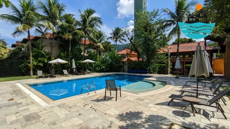 Imagem Casas a venda em Juquehy com. 4 suítes, 3 vagas, serviço de praia, piscina coletiva, sauna, jogos - 240m² de área construída | Juquehy Imobiliária.