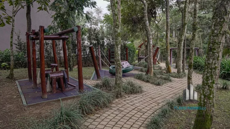 Imagem Gênesis I Terreno Declive de 456m² com Vista pra Mata