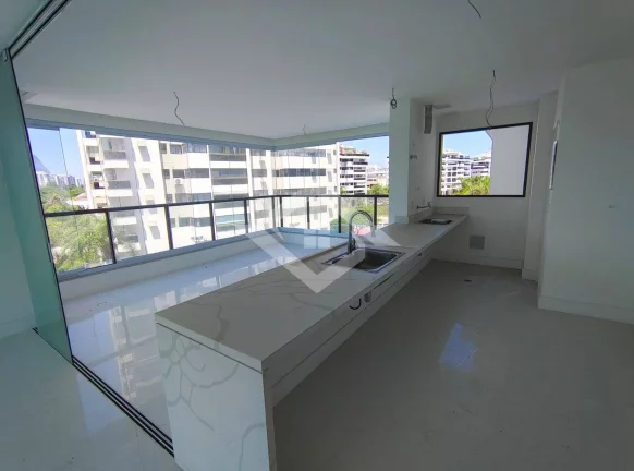 Imagem Apartamento de 4 Quartos na Barra da Tijuca perto do Posto 6 com 147 m²