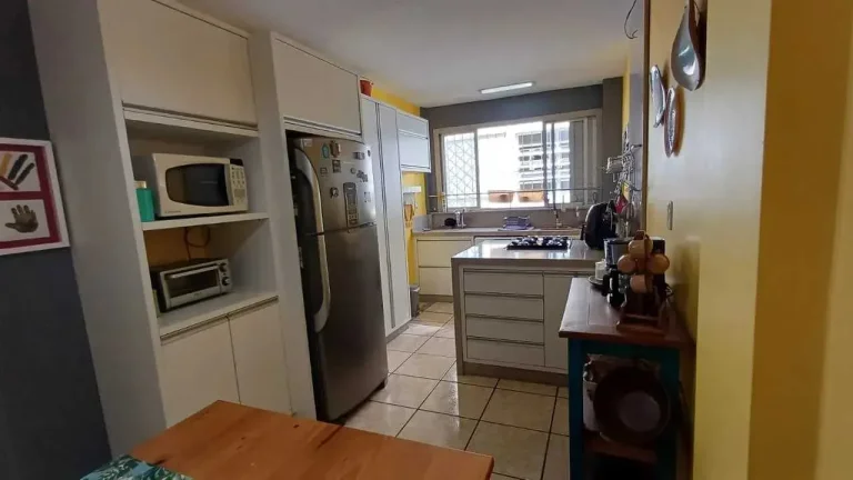 Imagem Apartamento com 2 dormitórios sendo 1 suíte e 1 vaga no Centro de Balneário Camboriú/SC
