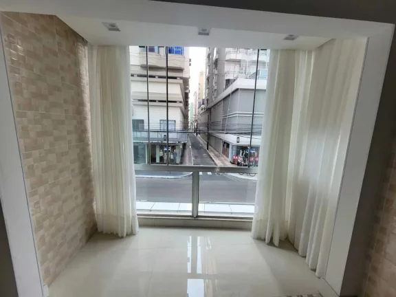 Imagem Apartamento com 3 dormitórios sendo 1 suíte e 1 vaga de garagem, no Centro de Balneário Camboriú