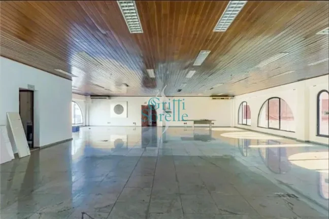 Imagem Sobrado Triplex para Alugar em Jardim Everest - São Paulo/SP.