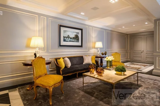 Imagem Apartamento 4 ou + dormitórios para Venda em Balneário Camboriú / SC no bairro Centro