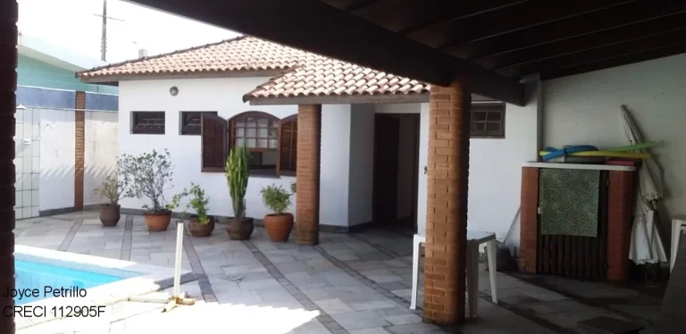 Imagem Casa Com 7 Dormitórios a 60 m Da Praia a Venda Em Peruíbe.
