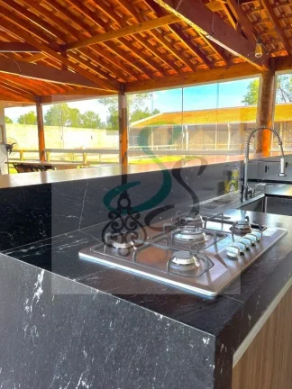 Imagem Venda de chácara no Balneário Riviera, Americana. 2 dormitórios, sala ampla , cozinha, lavanderia, banheiro, vaga de garagem, quadra, playground, pis