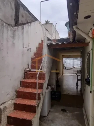 Imagem Imóvel com 2 casas antigas:
a primeira com 3 dormitórios, sala, cozinha ampla, 2 banheiros e vaga ...