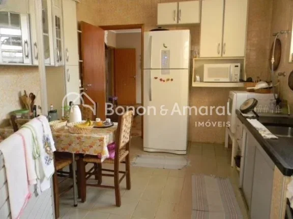 Imagem Linda casa térrea, construção sólida, bem distribuída, com boa iluminação natural e ventilaç...