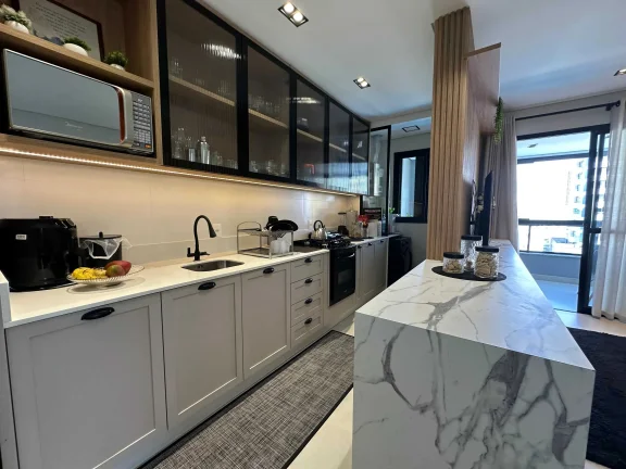 Imagem Apartamento mobiliado com 3 dormitórios sendo 1 suíte e 2 vagas de garagem em Itajaí