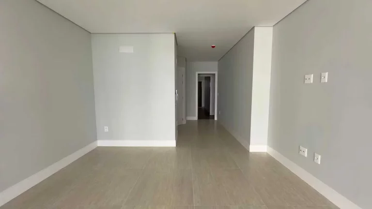 Imagem Apartamento de 3 suítes e 2 vagas de garagem no centro de Balneário Camboriú/SC