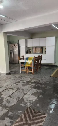 Imagem Duas Casas no Mesmo Terreno: 320m², 5 Dormitórios e 10 Vagas