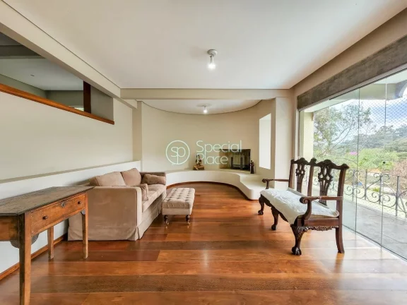 Imagem Excelente casa em rua fechada, com monitoramento 24 horas, ao lado do Clube Paineiras. Essa casa mod...