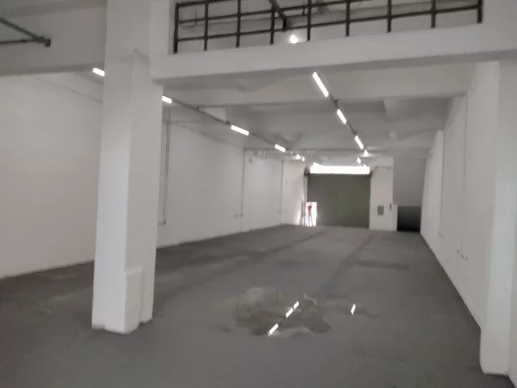 Imagem SALÃO COMERCIAL COM 240 METROS PRÓXIMO AO CENTRO DO PARQUE DAS NAÇÕES.