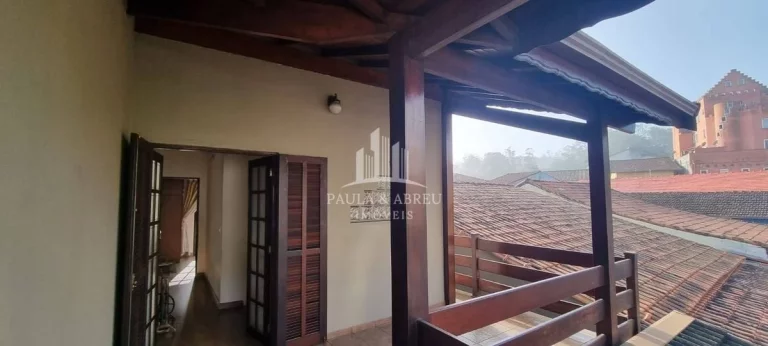 Imagem Sobrado de Alto Padrão, 4 Dormitórios, Sendo 2 Suítes e 1 com Closet, Porteira Fechada, Água Quente na Cozinha, Churrasqueira e fogão à Lenha no Centro de Ribeirão Pires-SP