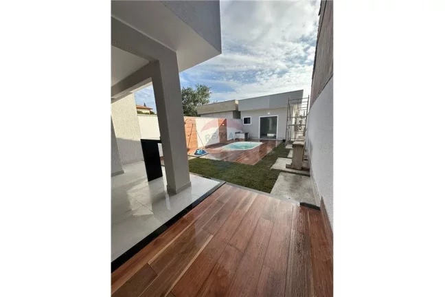 Imagem Uma casa belíssima em uma localização espetacular PRÓXIMO A PRAIA