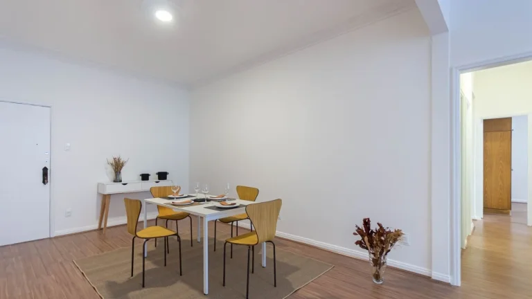 Imagem Apartamento 126M², 3Q, 1 Banheiro, 1 Vaga, Armários.