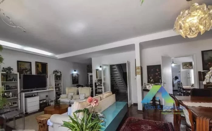 Imagem BROOKLIN Sobrado 370M², 5 dormitórios, 3 vagas, lindo Jardim com ótima localização e valor !!!