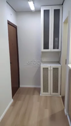 Imagem Sala comercial com 50 M², copa, 2 banheiros e 1 vaga de garagem. Linda sala reformada e mobiliada c...