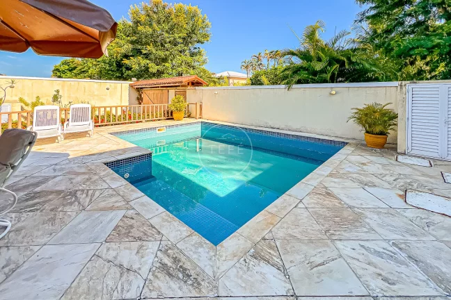 Imagem CASA LINEAR com 4 DORMITÓRIOS e 600m² de terreno no RIOMAR - Barra da Tijuca