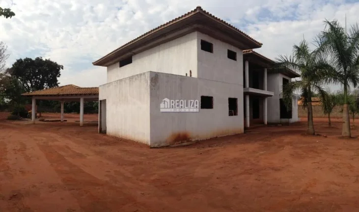 Imagem Chácara à Venda em Uberaba - Chácara Vila Real com 8 Garagens e Poço Artesiano