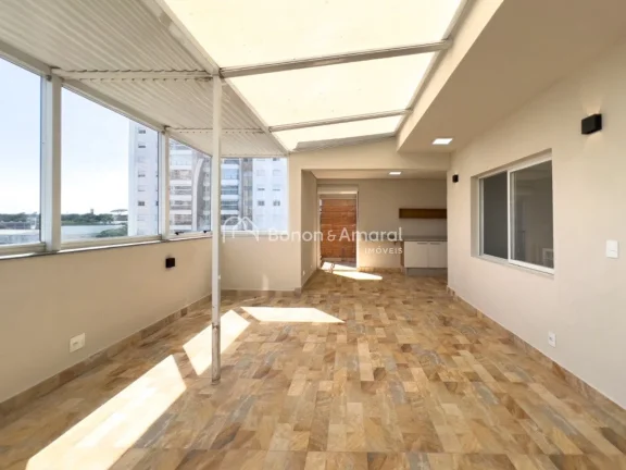 Imagem Com reforma recente e projeto que valoriza amplitude, iluminação e conforto, esta cobertura duplex...